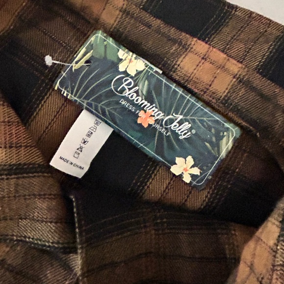 NWT BLOOMING JELLY Black & Caramel Plaid Boyfriend Shirt. Women’s Small Juniors - Picture 10 of 10